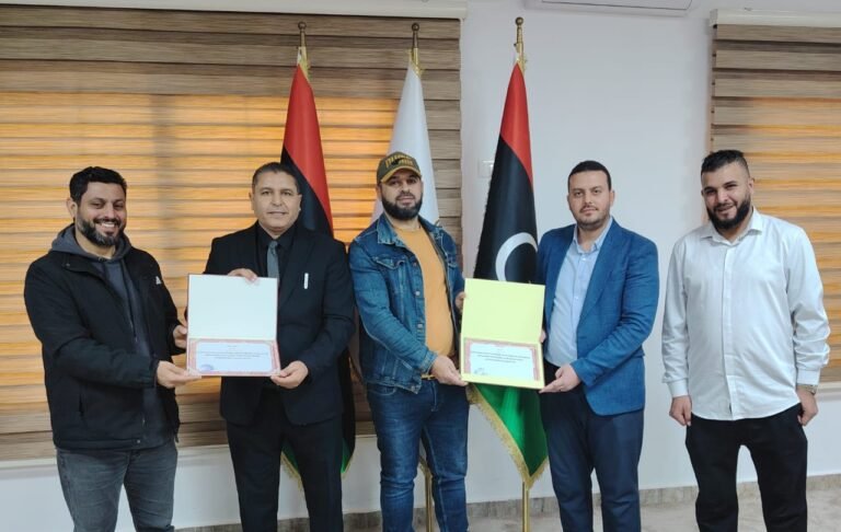 Community Committee of Benghazi Youth Honors Sheikh Al-Tahir Al-Zawi Charity Organisation
